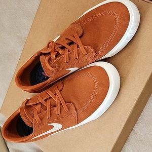 Nike Air Zoom premium skater shoe, size 9.5 men's, burnt orange